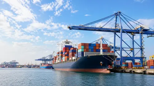 Pengiriman cargo laut ke luar negeri menggunakan kapal kontainer